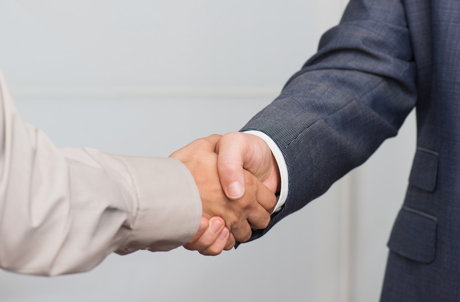 深圳律師咨詢網視角:“警方辟謠‘男子毆打女子致吐血’”事件的法律分析與思考